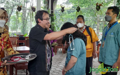 uploads/news/2022/06/mahasiswa-ipb-university-turun-72304c5688c83e3_400.jpg