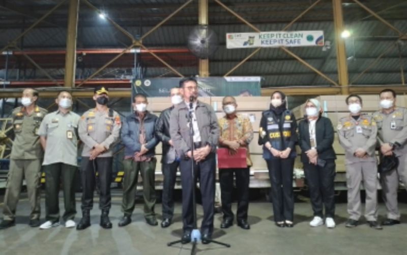 uploads/news/2022/06/mentan-syl-pantau-kedatangan-11703e224b68b2d.jpg