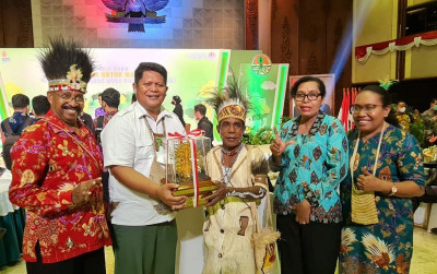 uploads/news/2022/07/kelompok-tani-hutan-dari-945235833c6b989_400.jpeg