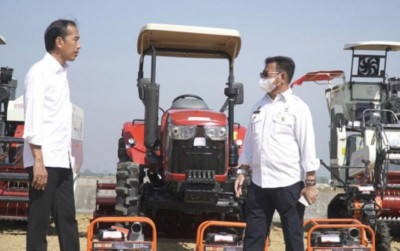 uploads/news/2022/08/taksi-alsintan-diluncurkan-kementan-45389cf626b8c70_400.jpg