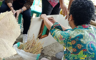 uploads/news/2022/09/limbah-jerami-padi-diolah-4281974949024c4_400.jpg