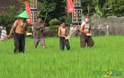 uploads/news/2022/09/petani-klaten-gelar-ritual-120419ac72f4af4_400.jpg