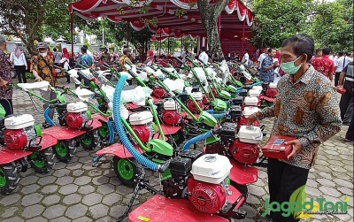 uploads/news/2022/10/bantuan-alsintan-tingkatkan-hasil-7832264b17b7304_400.jpg