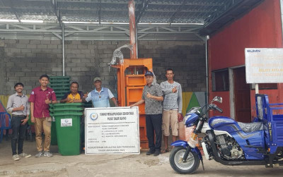 uploads/news/2022/10/kkp-serahkan-bantuan-bank-35139ba02bc4744_400.jpeg