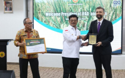 uploads/news/2022/11/apresiasi-kemitraan-40tahun-bersama-6040888b3ddaaac_400.jpg