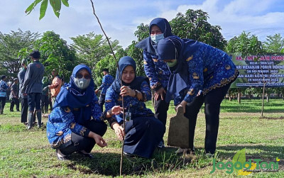 uploads/news/2022/11/peduli-bumi-penanaman-ratusan-7306937111ebc4c_400.jpg