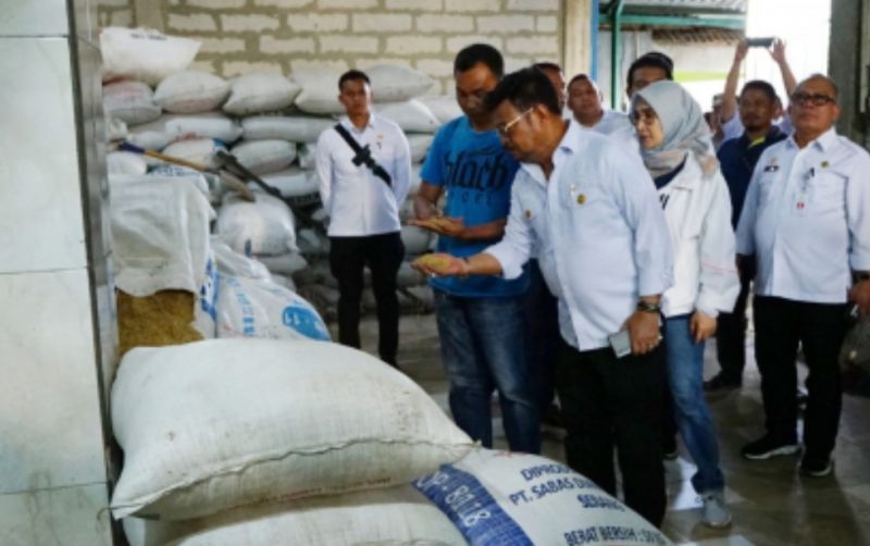uploads/news/2023/02/jelang-lebaran-stok-beras-250062f0256e2f2.jpg