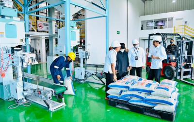 uploads/news/2023/03/jokowi-resmikan-penggilingan-padi-738918cf5b8f7e8_400.jpeg