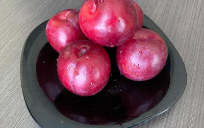 uploads/news/2023/05/mengenal-buah-plum-497792c790bde14_400.jpg