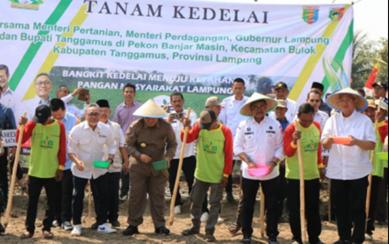 uploads/news/2023/06/tanam-kedelai-bersama-lampung-12784ac35db5fb8.jpg