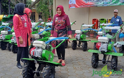 uploads/news/2023/07/bantuan-alsintan-untuk-meningkatkan-132837a952dc667_400.jpg