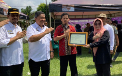 uploads/news/2023/07/bazaar-durian-bangka-incar-7177143cae2dda2_400.jpg