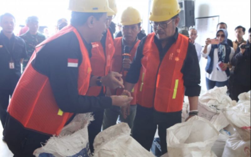 uploads/news/2023/07/industri-kedelai-lokal-didorong-145850236e4d44e.jpg