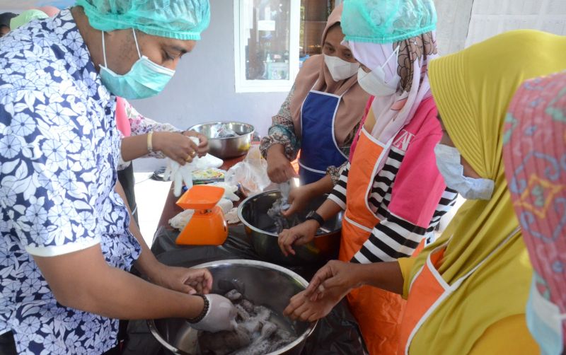 uploads/news/2023/08/program-pelatihan-pengolahan-gurita-924002d85d41967.jpeg