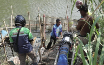 uploads/news/2023/09/kementan-bantu-pengairan-sawah-208062a6b1f36ec_400.jpg