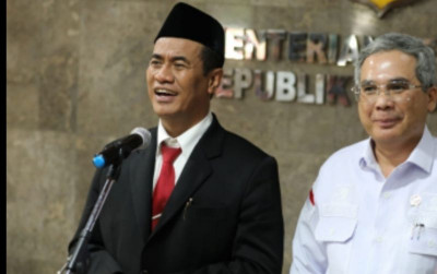 uploads/news/2023/10/mentan-amran-berikan-gaji-7931694d6b6c217_400.jpg