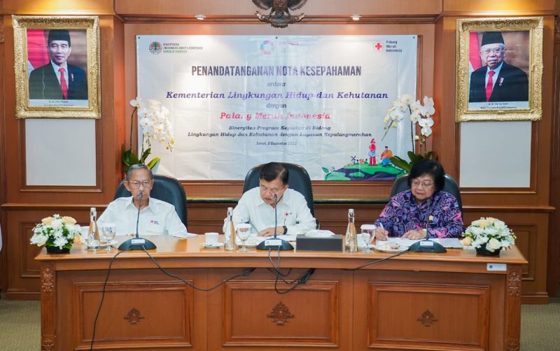 uploads/news/2023/12/kerjasama-klhk-pmi-menanam-pohon-37105fa47e03ae7.jpg