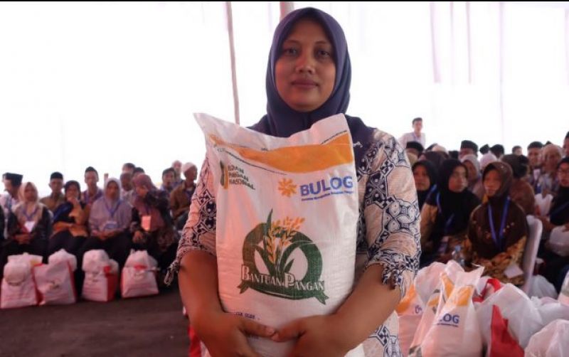 uploads/news/2024/01/bulog-lanjutkan-program-bantuan-17596f5bc553354.jpeg