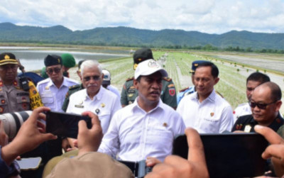 uploads/news/2024/01/pupuk-aman-mentan-amran-298135b3dc9a96b_400.jpg