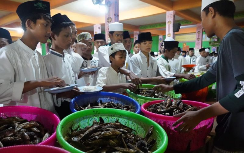 uploads/news/2024/02/gemarikan-ditujukan-pada-santri-132977fa59bc7b2.jpeg