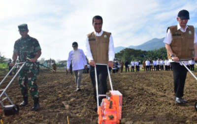 uploads/news/2024/02/kolaborasi-kementan-tni-percepat-swasembada-571272d812be596_400.jpg