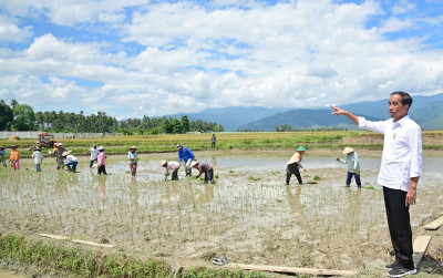 uploads/news/2024/03/jokowi-apresiasi-percepatan-masa-95994284616523f_400.jpg