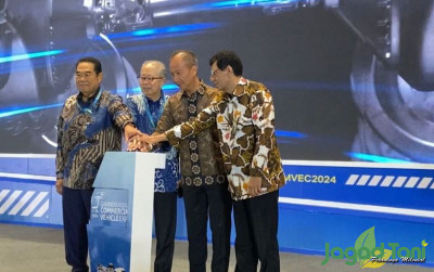 uploads/news/2024/03/resmi-dibuka-giicomvec-hadirkan-15727edb3f2eb99_400.jpg