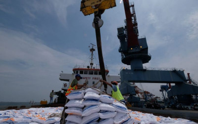 uploads/news/2024/07/indonesia-impor-beras-berikut-78093c8bf648f44_400.jpg