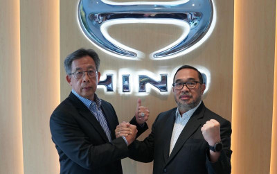 uploads/news/2024/07/pt-hino-motors-sales-66704f897b8962a_400.jpg