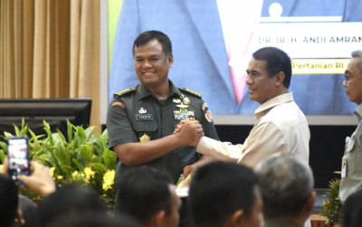 uploads/news/2024/12/sinergi-kementan-dengan-tni-66296ec69b16b94_400.jpeg