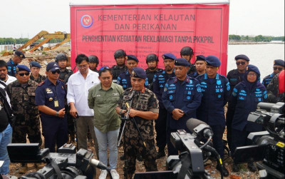 uploads/news/2025/01/pagar-laut-di-perairan-5417191e1e9f5fb_400.jpg