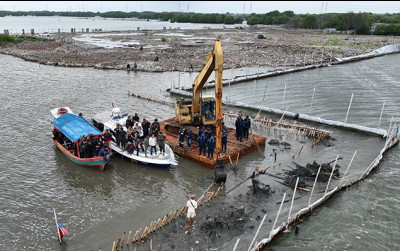 uploads/news/2025/02/kkp-bongkar-pagar-laut-9472391710f8980_400.jpg