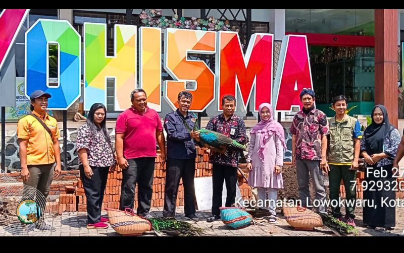 uploads/news/2025/03/penyerahan-merak-hijau-sarana-195709db7e69e6f.jpg