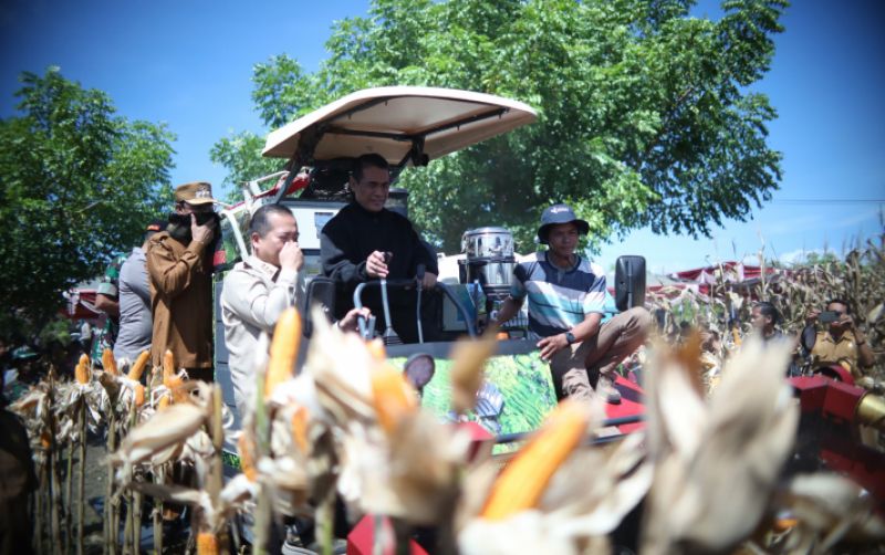 uploads/news/2025/04/mentan-amran-target-produksi-12128795bce50ea.jpg