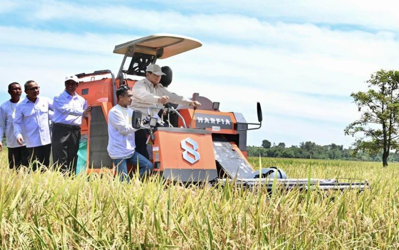 uploads/news/2025/04/prabowo-pimpin-panen-raya-73799f8164f7810.png