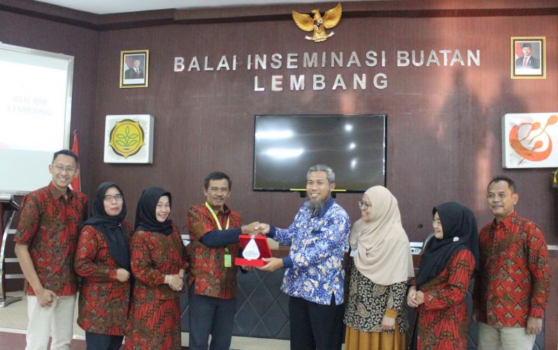 uploads/news/2025/06/bib-lembang-jadi-model-8910858ec927cad.jpg