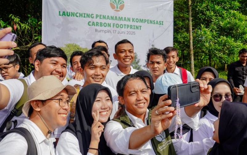 uploads/news/2025/06/menhut-canangkan-penanaman-pohon-514299156b24cfe.jpg