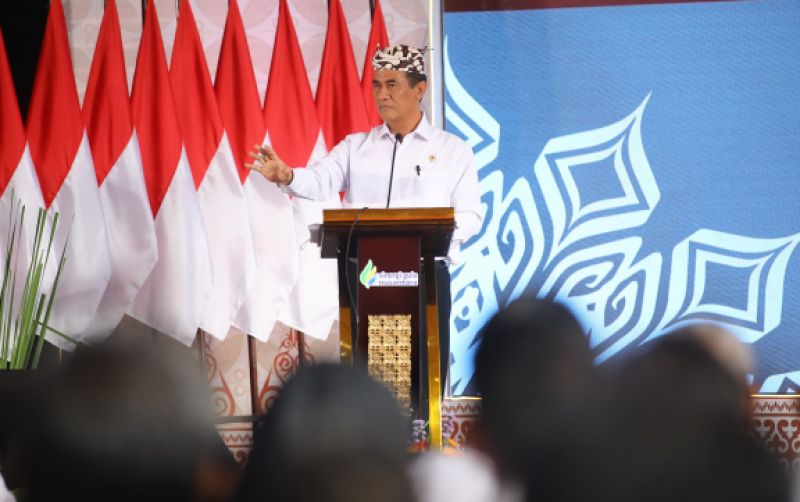 uploads/news/2025/06/mentan-amran-sulaiman-perbaiki-733758cead2b53b.jpeg