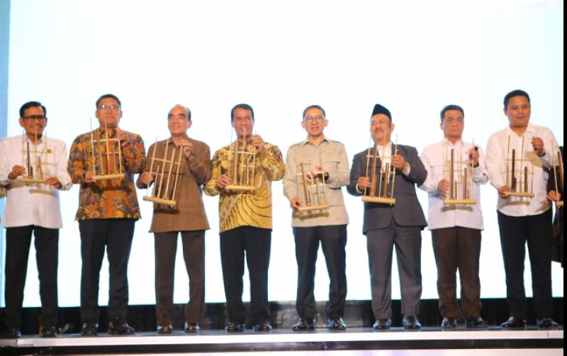 uploads/news/2025/06/menteri-ppn-puji-mentan-202044b365dbaf2.jpg