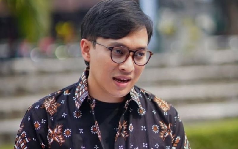 uploads/news/2025/06/yovie-widianto-diangkat-komisaris-8957800e09259c2.jpg