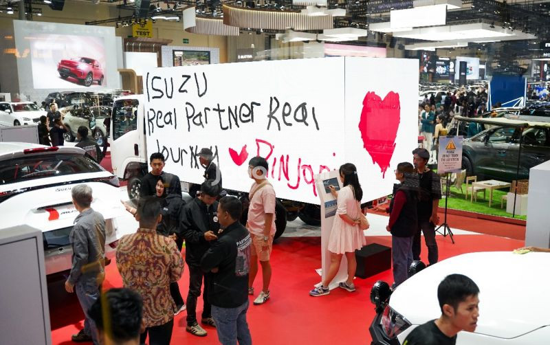 uploads/news/2025/08/truk-komersial-favorit-giias-52667f26e7c9daf.jpeg