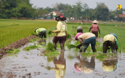 uploads/news/2025/09/bendungan-logung-tingkatkan-produktivitas-143680b2a07aaa2_400.jpg