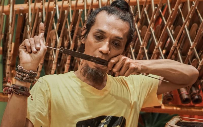uploads/news/2025/10/harpa-mulut-alat-musik-590622fc9a183b9.jpeg