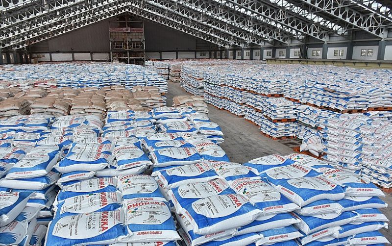 uploads/news/2025/11/empat-kios-langgar-aturan-64633df71e0edc6.jpg