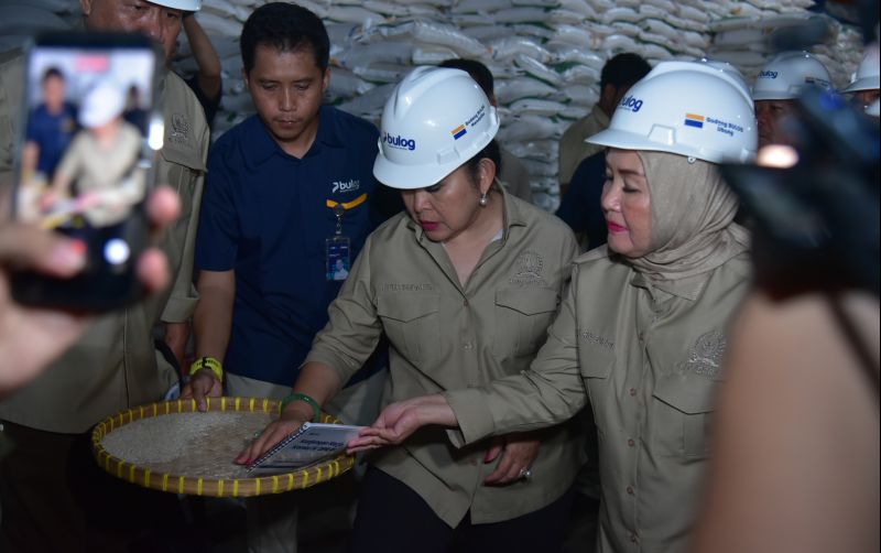 uploads/news/2025/11/gudang-bulog-mandalika-disorot--749091677c765b8.jpg