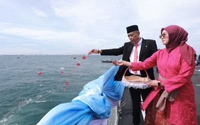 uploads/news/2025/11/hari-pahlawan-upacara-tabur-9614249bbc20194_400.jpg
