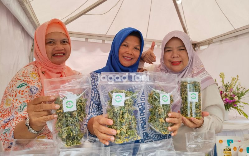 uploads/news/2025/11/kwt-serua-kembangkan-produk-4812442a8b9d1a0.jpg