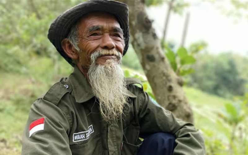 uploads/news/2025/11/mbah-sadiman-pahlawan-lingkungan-918305eef3686a4.png