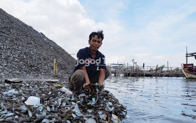 uploads/news/2025/11/perjuangan-tisno-mengolah-limbah-1875697afe57b29.jpg