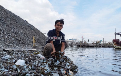 uploads/news/2025/11/perjuangan-tisno-mengolah-limbah-1875697afe57b29_400.jpg
